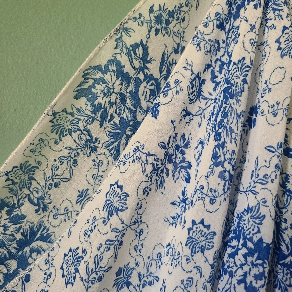 En Creme Blue Floral Print Sheer Tunic Size Small - Picture 10 of 12